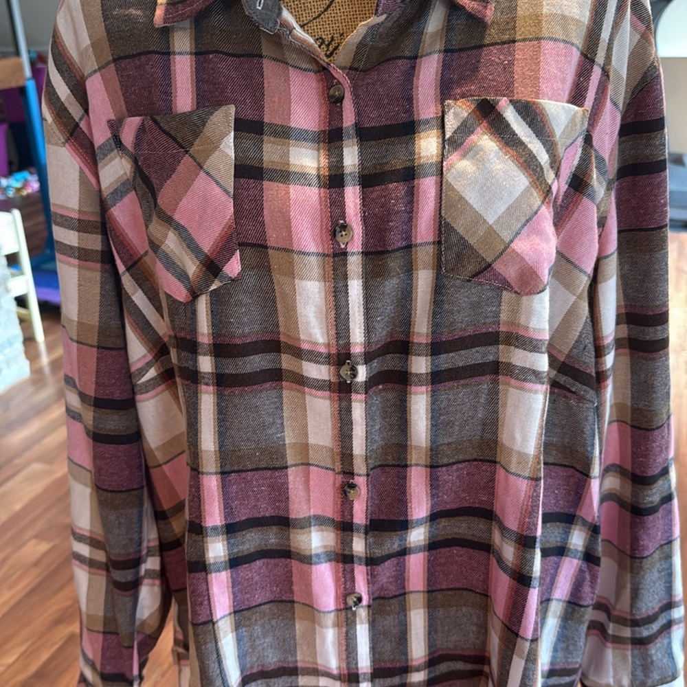 Size XL pink plaid flannel shirt - Picture 2 of 4